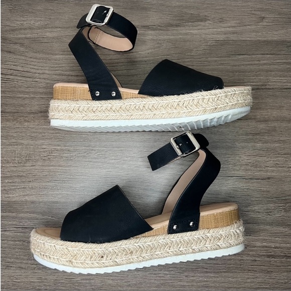 Shoes - Cushionaire Black Ankle Strap Espadrille Sandals Size 8